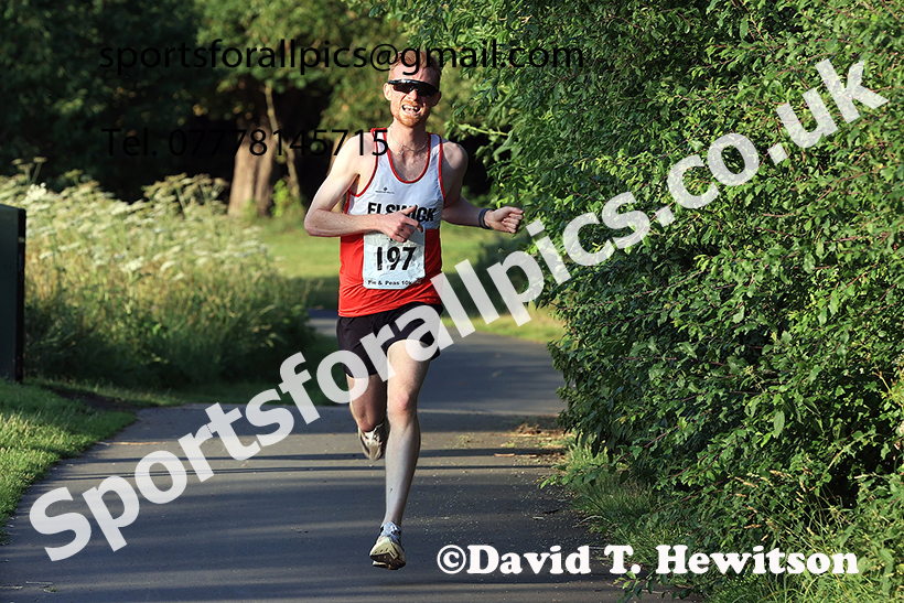 The 2025 Tynedale Pie n Peas 10k Road Race, Ovington to Low Prudhoe, Northumberland. Photo: David T. Hewitson/Sports for All Pics